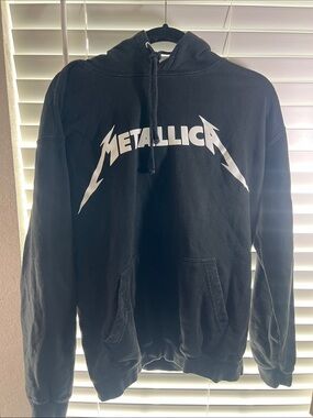 Metallica Black Logo Pullover Hoodie - Men's Sweater